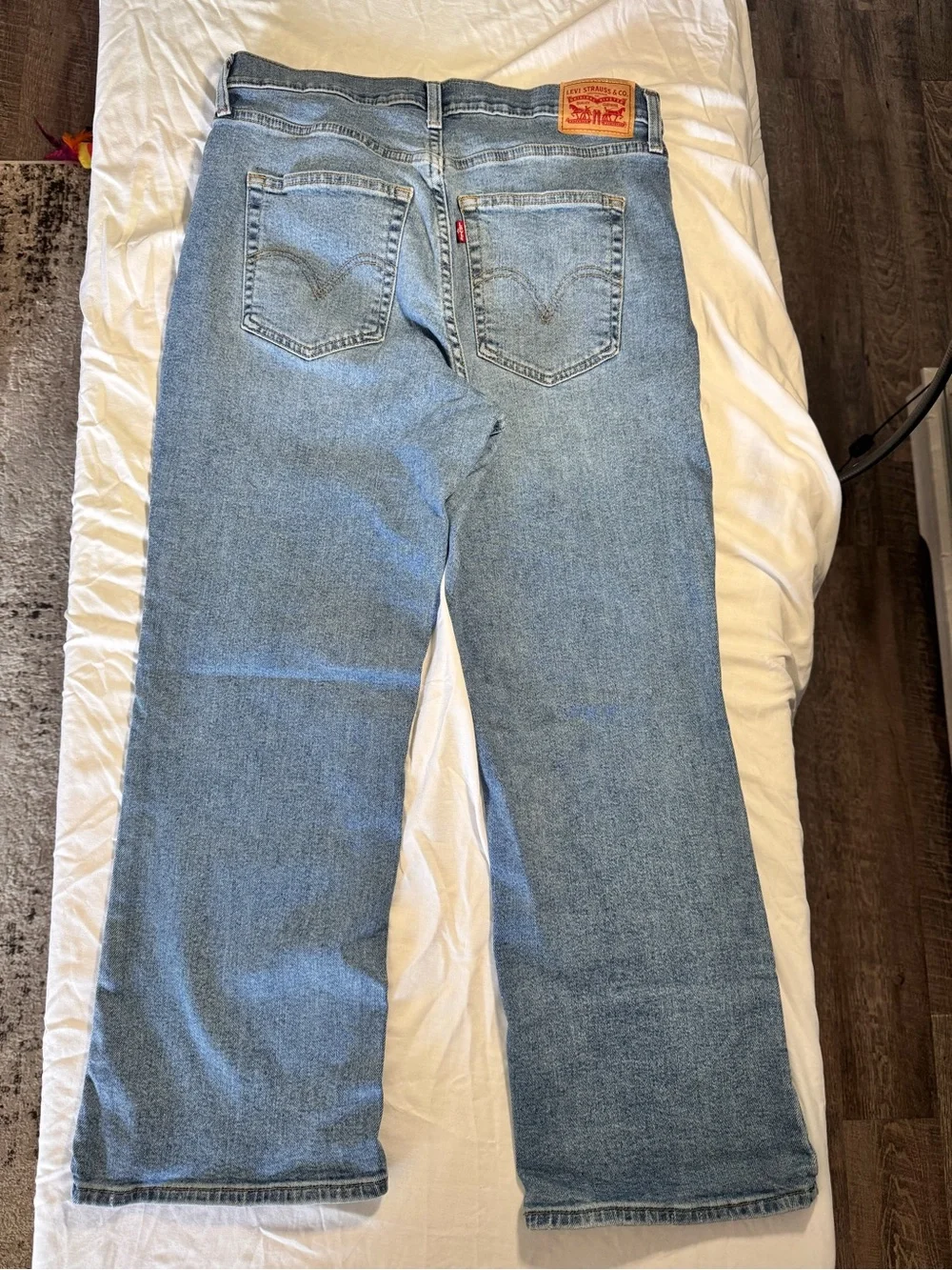 Levi’s High Waisted Crop Flare- Women’s Size 31